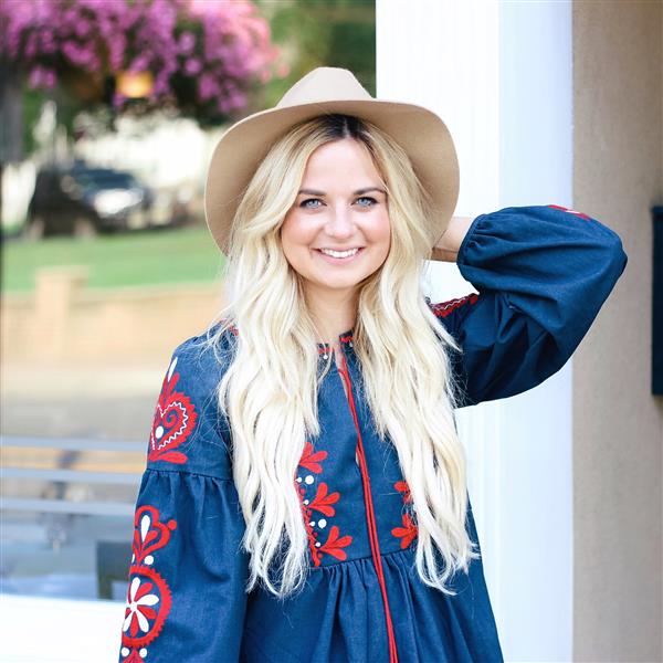 Mrs. Lindsey Jednak Mrs. Lindsey Jednak